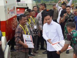 Di Langkat Wapres Gibran Serahkan Alsintan dan Dengarkan Keluhan Petani