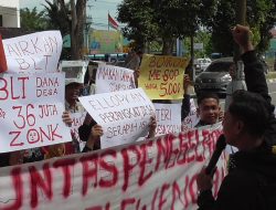 Ratusan Warga Desa Serapuh Asli Gelar Unjuk Rasa di Kejari Langkat