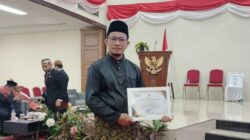 Handoko Terima Penghargaan Pendidikan di HUT Kota Binjai ke-153
