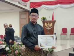 Handoko Terima Penghargaan Pendidikan di HUT Kota Binjai ke-153