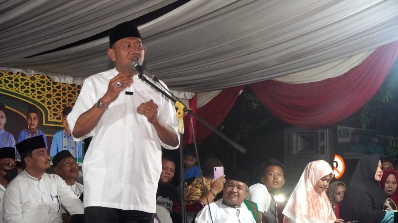 H Syah Afandin SH, saat Menjadi Pelaksana Tugas (Plt) Bupati Langkat, Hadir dan Membuka Pelaksana Festival Pawai Obor dan Takbir Akbar (FESPOTA) 1444 H, Yang Dilangsungkan di depan Masjid Asy-Syuhada, Stabat, pada 30 Juni 2023