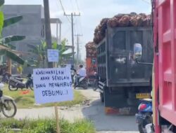 Anak Sekolah Terancam, Warga Babalan Protes Tuntut Perbaikan Jalan