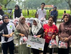 Gen Hijau dan ASAR Humanity Bagi Ratusan Paket Produk ‘Mama Suka’ di Stabat
