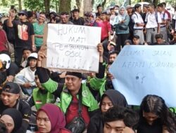 Turun Aksi Bersama Mahasiswa dan Pemuda, Ojol Langkat Bawa Poster Bernada Tegas