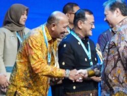 Terbaik di Wilayah Sumatera, Syah Afandin Terima Penghargaan TPAKD 2025