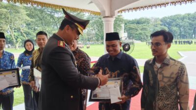 Muhammad Rifana Raih Penghargaan Tokoh Peduli Generasi Muda Langkat