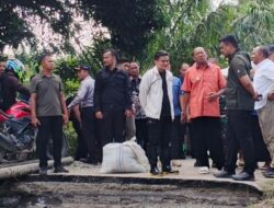 Gubernur Sumut Tinjau Jalan Putus di Langkat, Warga: Ini Akses Utama Kami