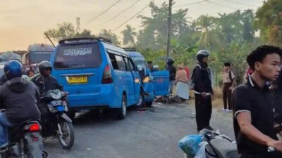 Dua Armada Timtak Laga Kepala di Gebang, Pengemudi Melarikan Diri