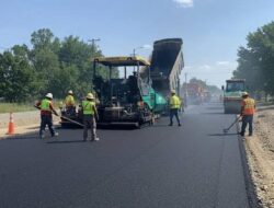 Kadis PUTR Langkat Pastikan Pengaspalan Ruas Jalan Kampung Nangka Secanggang Berlanjut