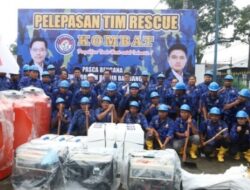 Ricky Anthony: KOMBAT Salurkan 100 Ton Beras dan Ribuan Paket Bahan Pangan