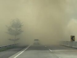 Asap Bakaran Kebun Tebu Tutupi Ruas Jalan Tol Binjai – Stabat, Picu Kecelakaan Beruntun