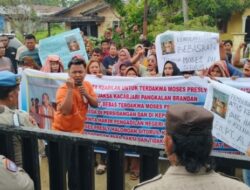 Diduga Dikriminalisasi PT ALAM, Puluhan Warga Desak Hakim Bebaskan Terdakwa