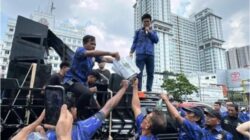 Geram!!! Ribuan Massa KOMBAT Sumut Bakar Majalah Tempo