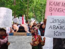 Ribuan Korban Banjir Demo DPRD dan Bupati Langkat, Tuntut Bantuan Secara Merata