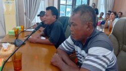Tak Terima Bantuan, Ratusan Korban Banjir di Sekoci Mengadu ke DPRD Langkat
