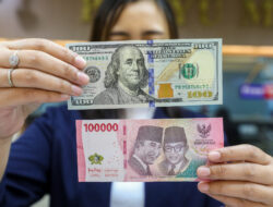 Rupiah Melemah Terhadap Dolar, Anjlok di Level Rp17.614