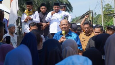 Temui Warga Tuntut Perbaikan Jalan, Bupati Langkat Telah Masuk Dalam Penganggaran