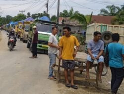 Kesal Jalan Rusak, Warga Pematang Cengal Hentikan Truk Material Proyek Migas