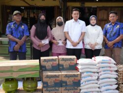 Dua Rumah Warga Hinai Terbakar, Ricky Anthony Hadir Beri Bantuan