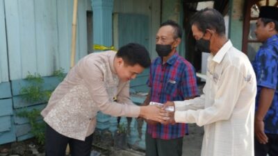 Rumah Sunardi dan Misno Terbakar, Ricky Anthony Hadir Bawa Bantuan