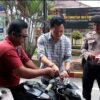 Sambut HUT RI ke-81, Satintelkam Polres Langkat Bagikan Bendera Merah Putih