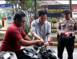 Sambut HUT RI ke-81, Satintelkam Polres Langkat Bagikan Bendera Merah Putih