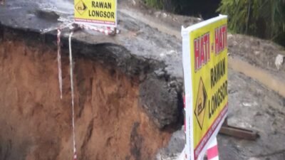 Jalan di Salapian Langkat Amblas, Akses Tiga Desa Terancam Putus