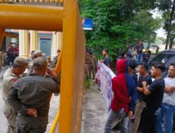 Kontraktor Lokal Geruduk Disdik dan Kantor Bupati Langkat, Pertanyakan Transparansi Proyek